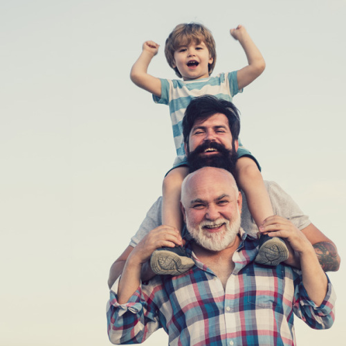 © Volodymyr / stock.adobe.com Männer aus drei Generationen © Volodymyr / stock.adobe.com