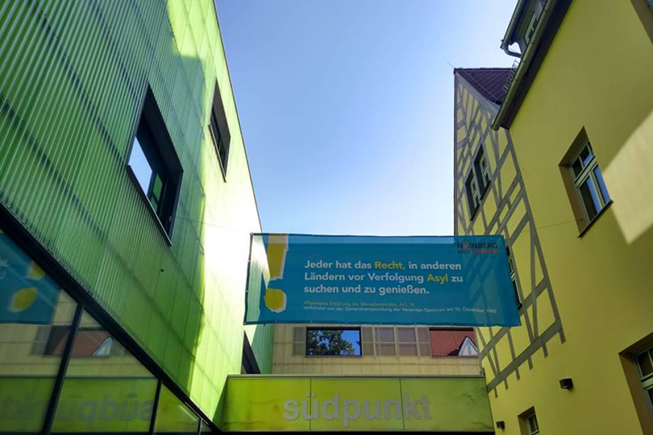 Menschenrechte Banner am Südpunkt, Bild © Laura Wagner / Stadt Nürnberg