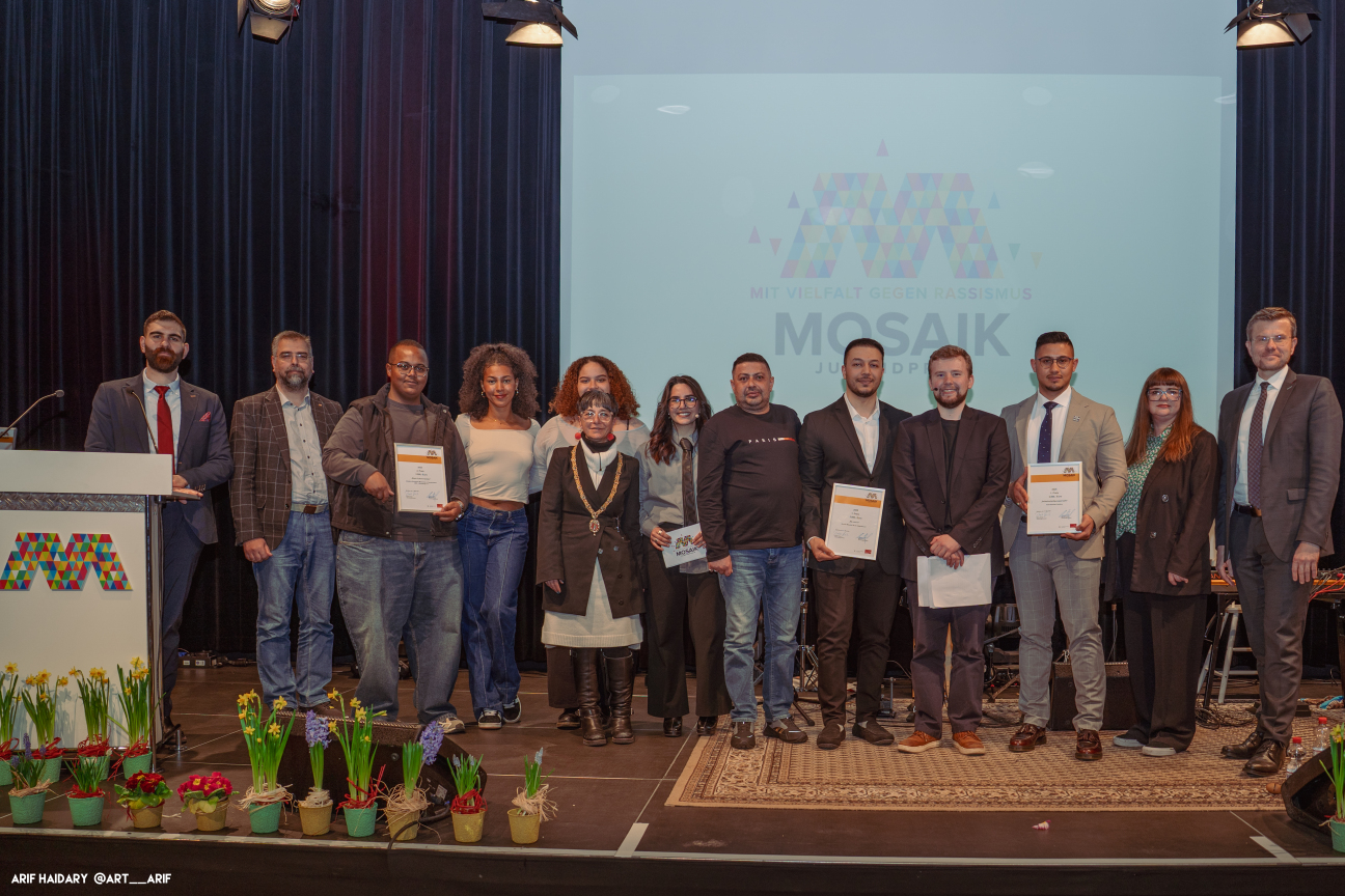 Gruppenbild mit Jury und Preisträger*innen