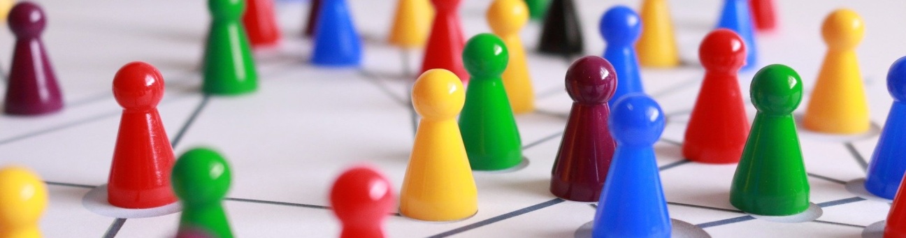 Bunte, vernetzte Spielfiguren, Bild © Bild: Unsplash