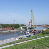 Einschub der Behelfsbrücke am Europakai