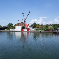 Nürnberger Hafenbrücken: Einhub der Behelfsbrücke am Europakai