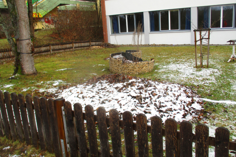 © SÖR / Stadt Nürnberg Igelburg im Garten der Grund- und Mittelschule Katzwang