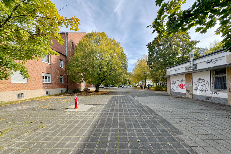 Ismail-Yasar-Platz mit ehemaligen Supermarkt