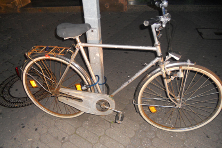 (SÖR) Abgesperrtes Fahrrad in der Innenstadt