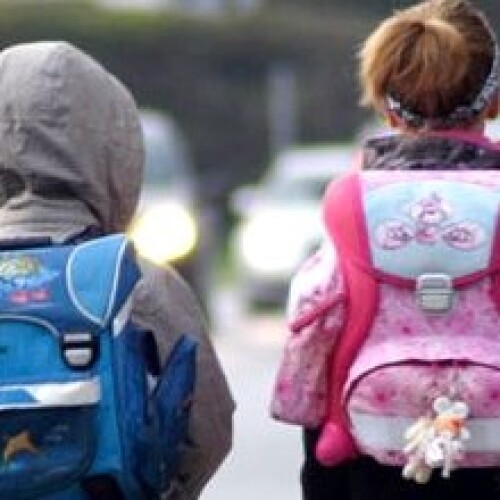 Kinder auf dem Weg zur Schule © Günter Havlena / pixelio.de