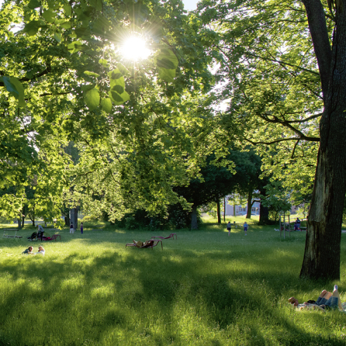 © Christine Dierenbach / Stadt Nürnberg Entspannte Atmosphäre im Grünen: Der Cramer-Klett-Park hat Erholungssuchenden viel zu bieten. © Christine Dierenbach / Stadt Nürnberg