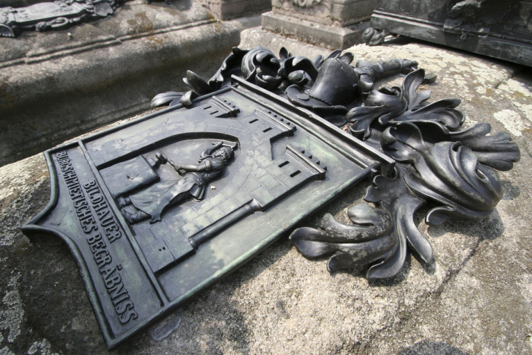 Johannisfriedhof