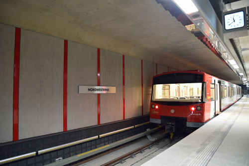 © bild_copyright / Stadt Nürnberg Eine U-Bahn steht im Bahnhof Nordwestring © bild_copyright / Stadt Nürnberg